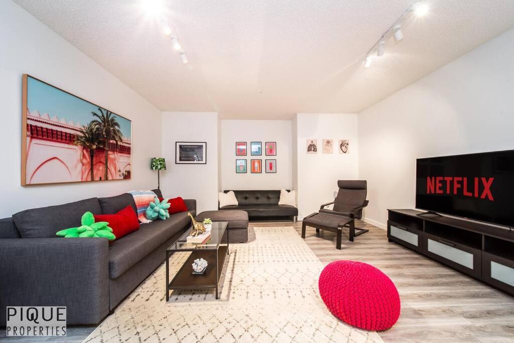 The Obsolete Suite - King Bed - Fireplace - Pet Friendly Edmonton Exterior photo