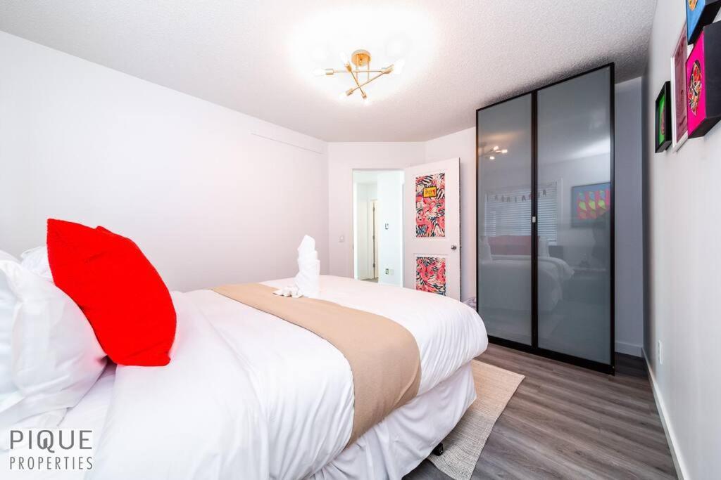 The Obsolete Suite - King Bed - Fireplace - Pet Friendly Edmonton Exterior photo